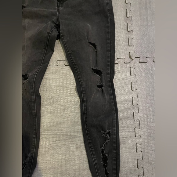 Black Soho Ripped women’s Jeans. Size 6. - Picture 5 of 6